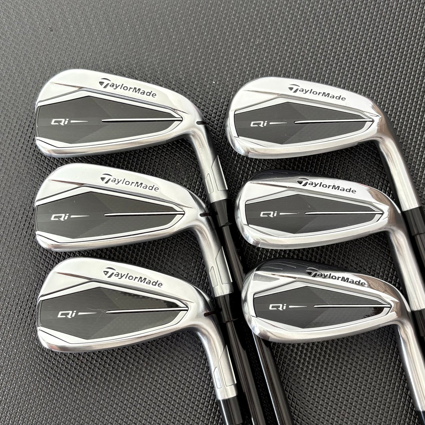 TAYLORMADE QI IRON SET