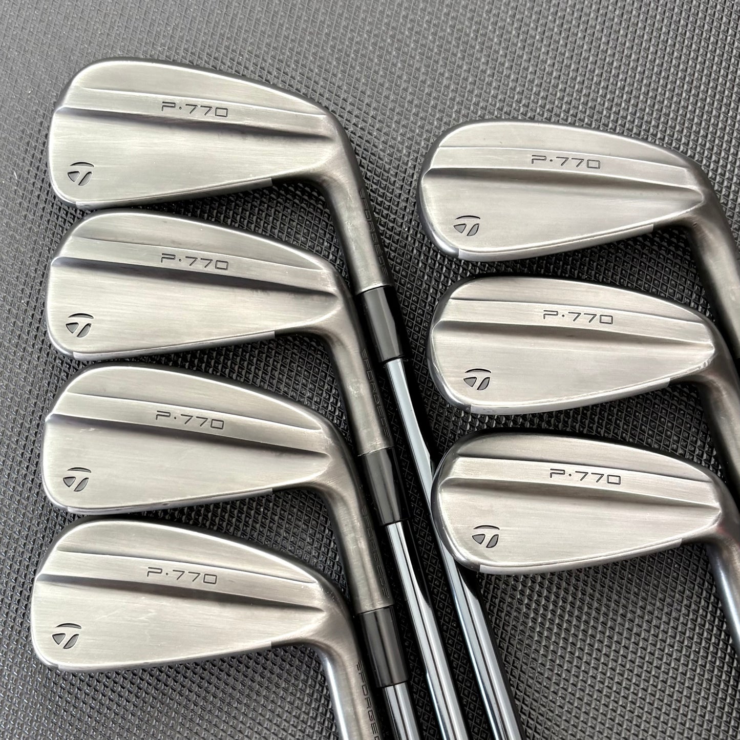 TAYLORMADE P770 BATTLE WORN IRON SET