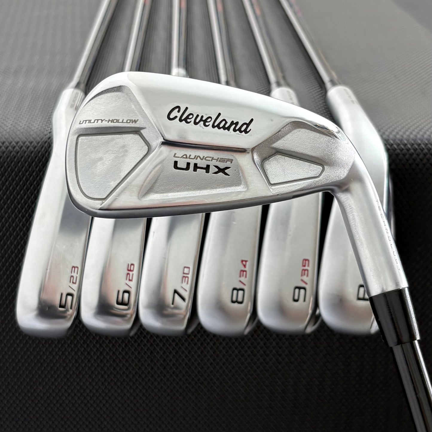 CLEVELAND LAUNCHER UHX IRON SET