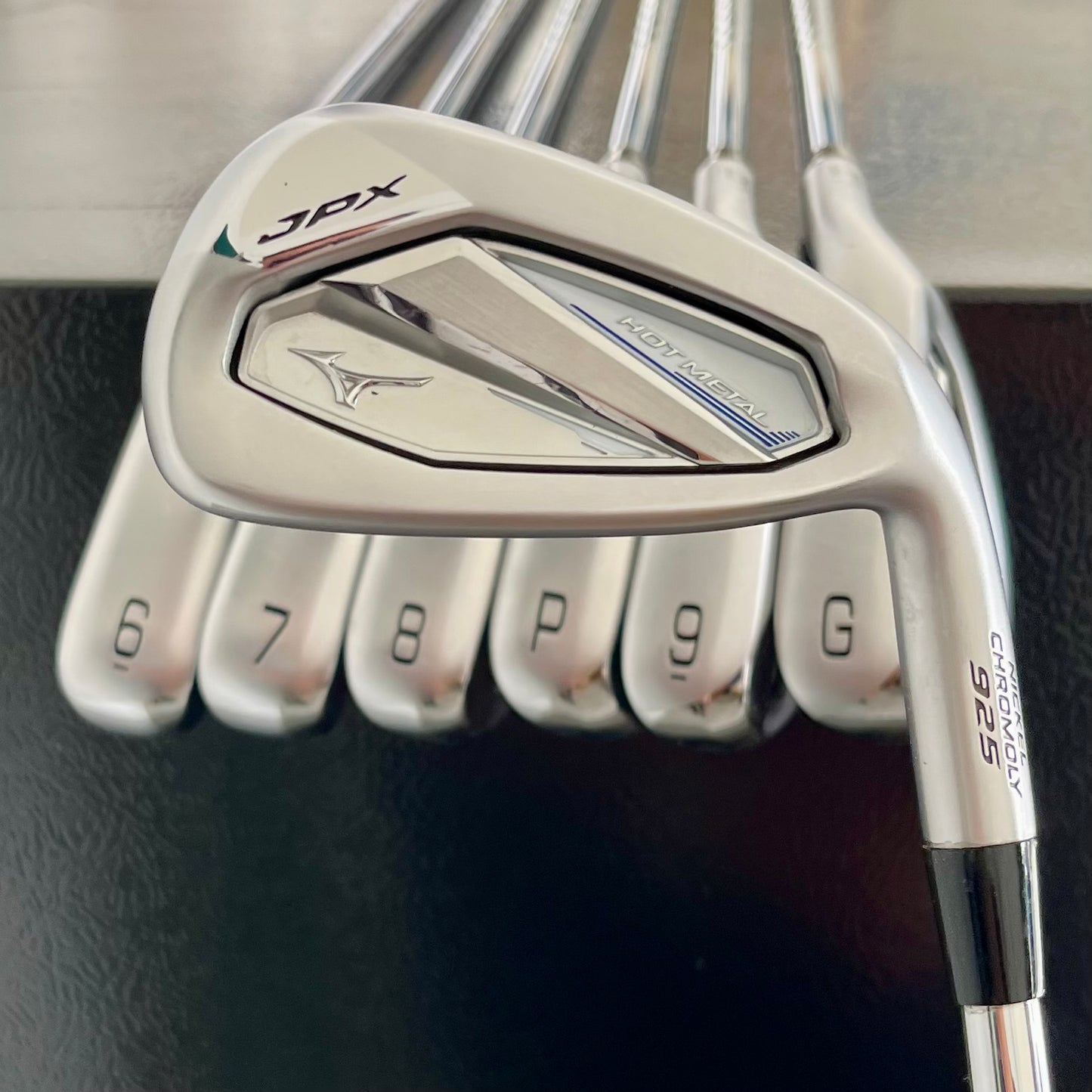 MIZUNO JPX 925 HOT METAL IRON SET