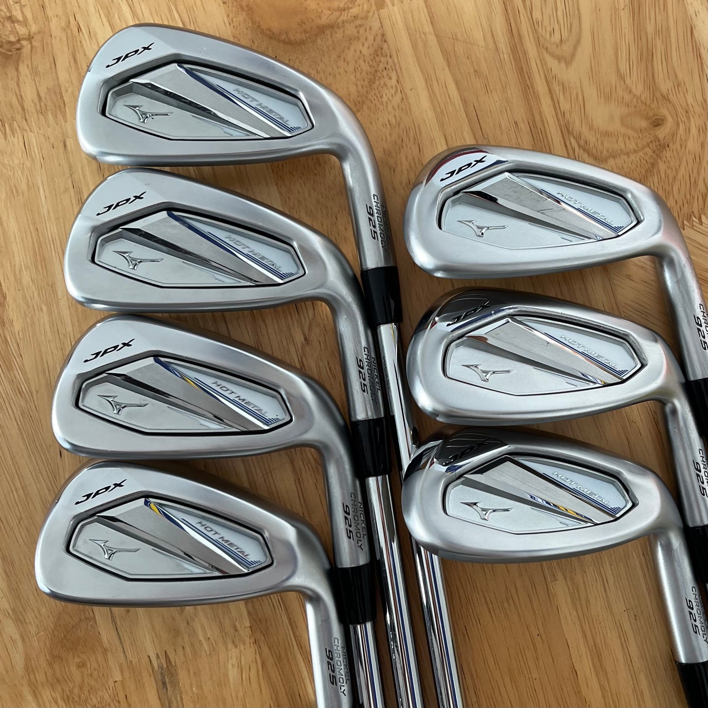 MIZUNO JPX 925 HOT METAL IRON SET