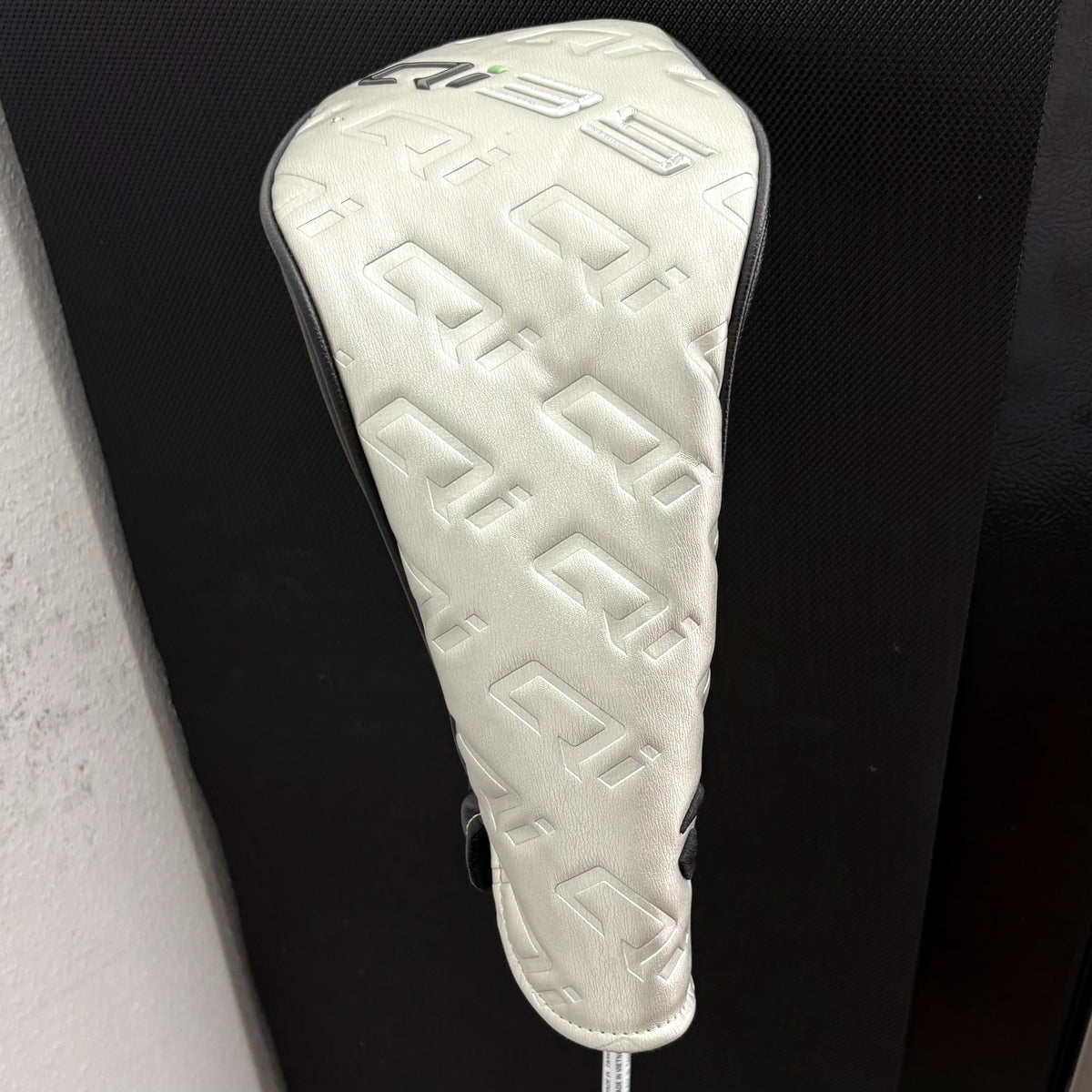 TAYLORMADE QI35 DRIVER (10.5 DEGREE) + HEADCOVER