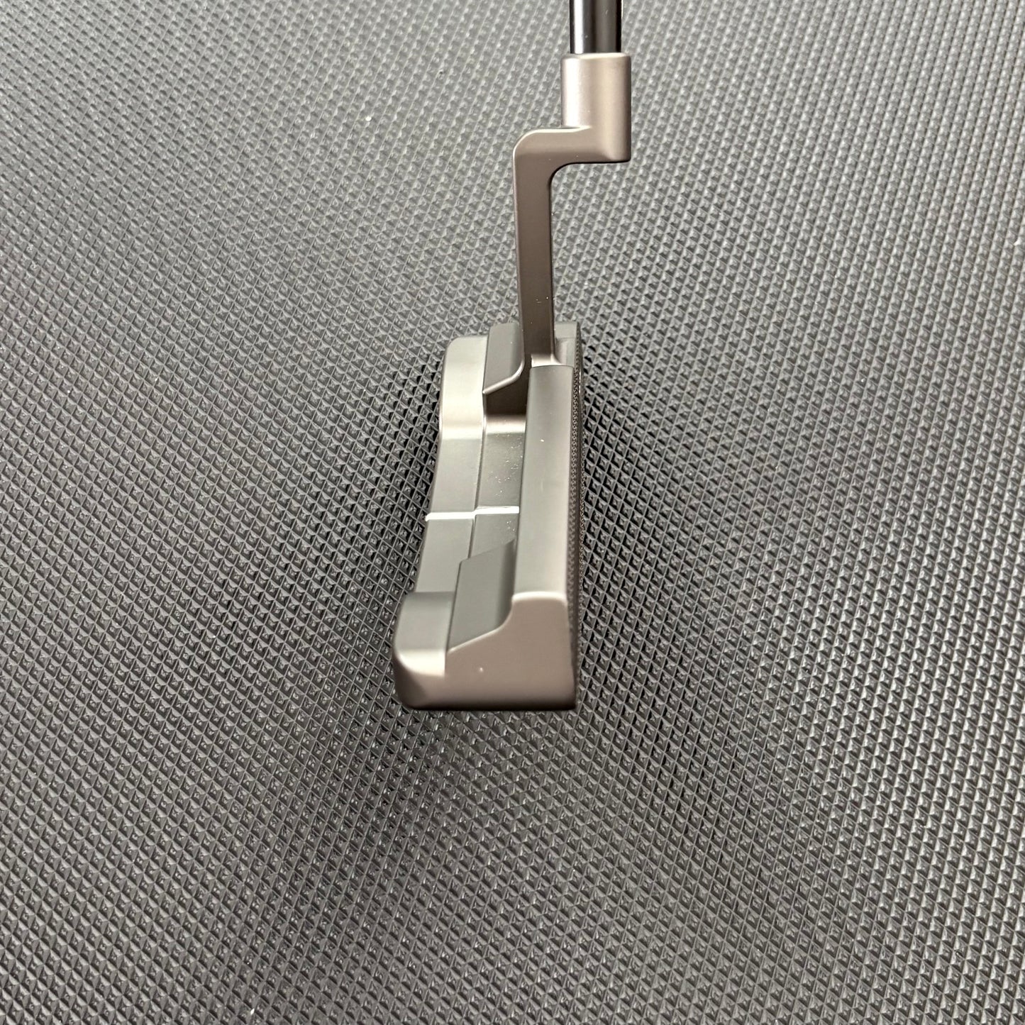 PING PLD MILLED ANSER GUNMETAL PUTTER (35") + HEADCOVER