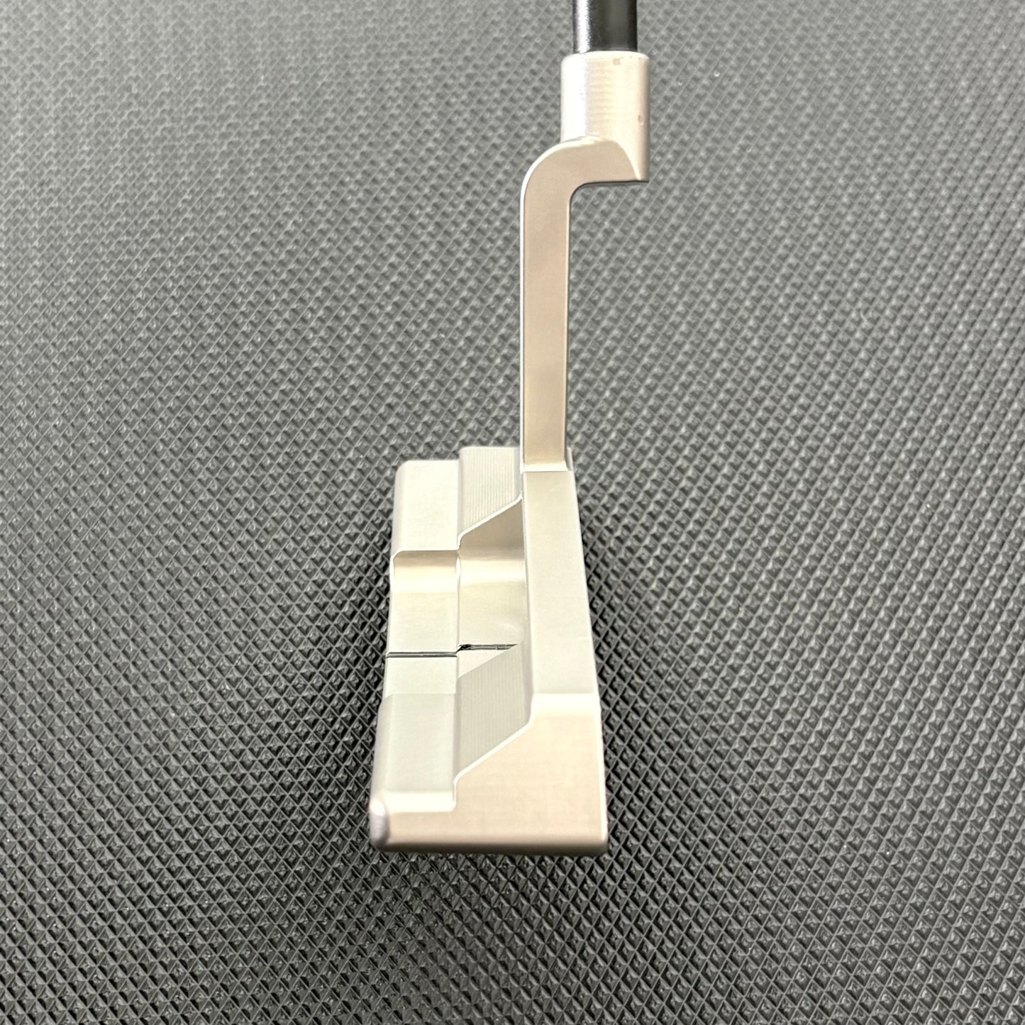 NEVER COMPROMISE RESERVE 1 TOUR PUTTER (33.5") + HEADCOVER