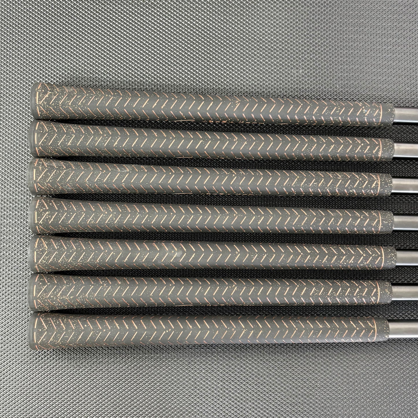TAYLORMADE P770 2023 AGED COPPER IRON SET