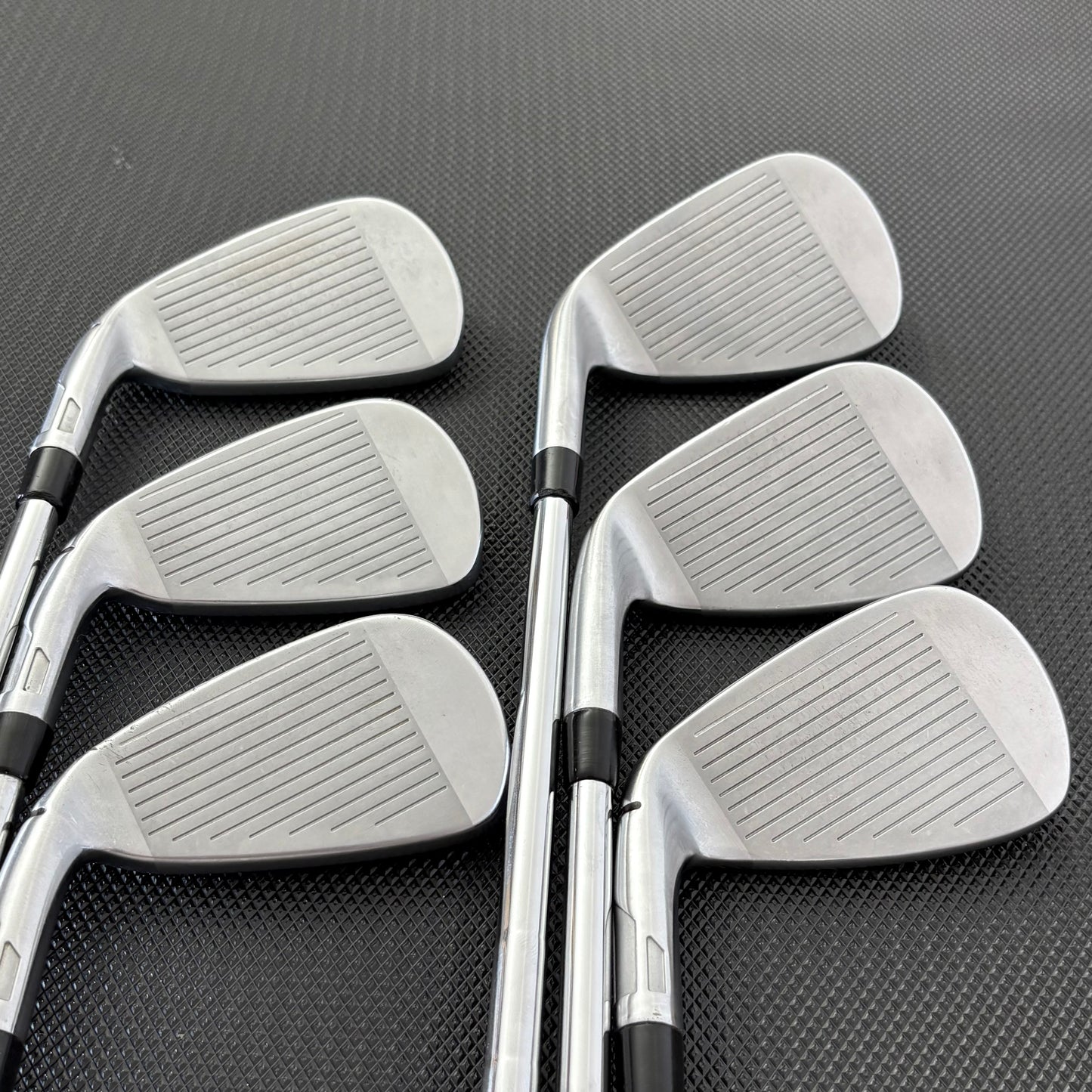 TAYLORMADE QI IRON SET