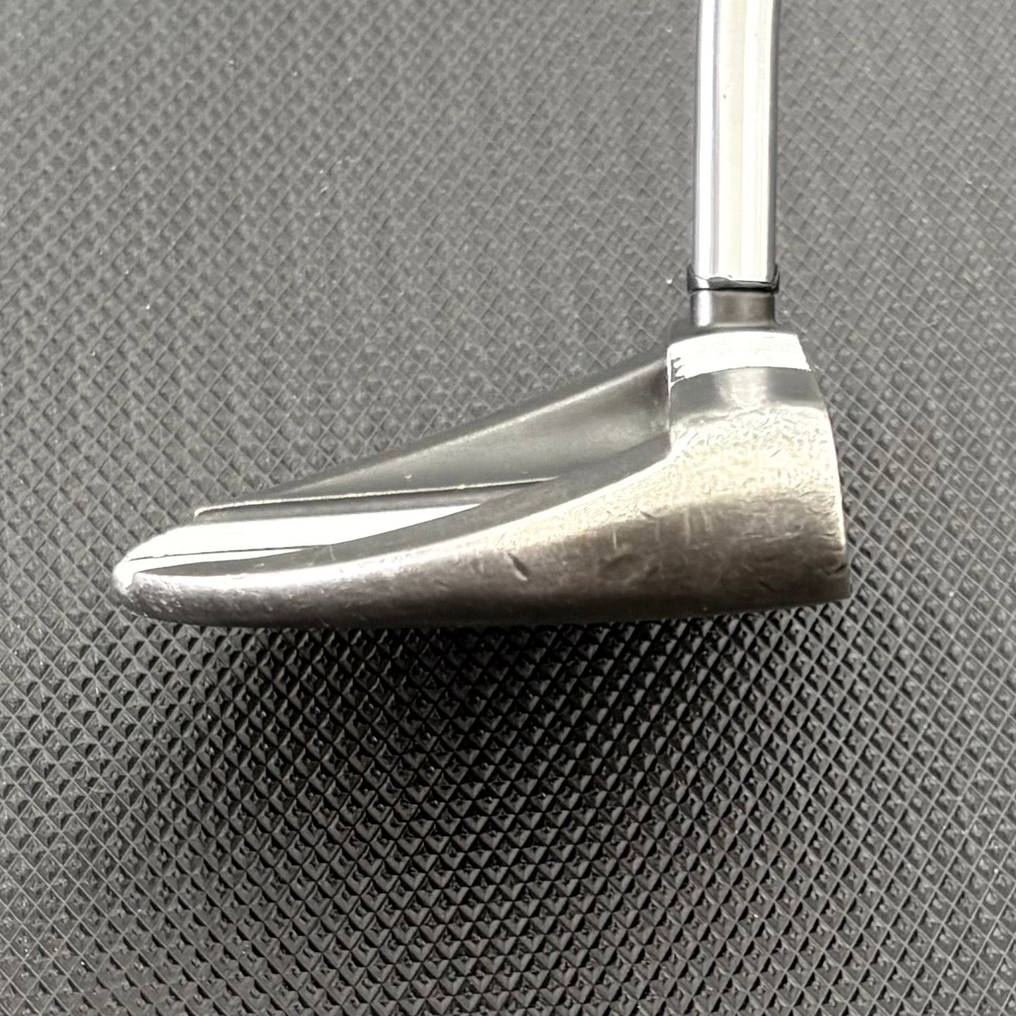 ODYSSEY TOUR VERSA V-LINE PUTTER (34")