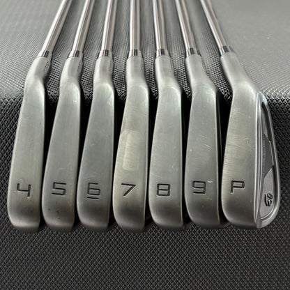TAYLORMADE P7CB BATTLE WORN IRON SET
