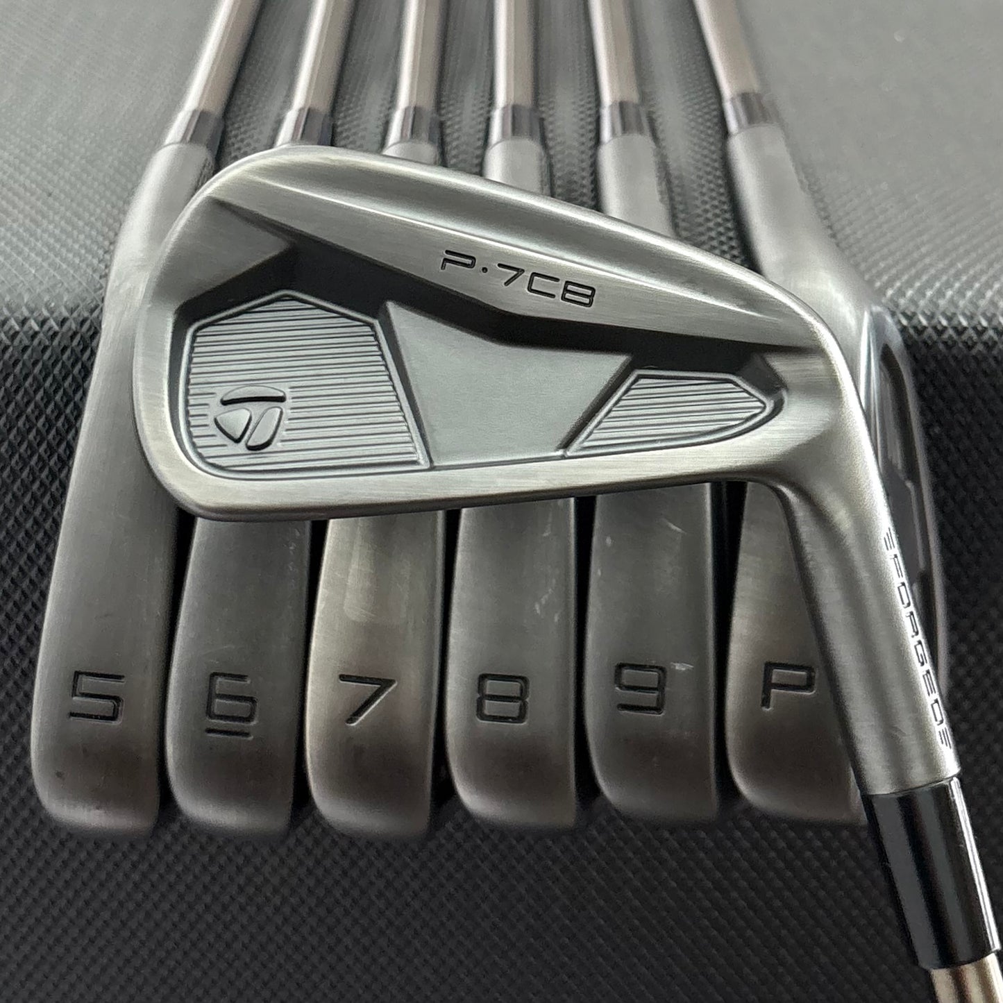 TAYLORMADE P7CB BATTLE WORN IRON SET
