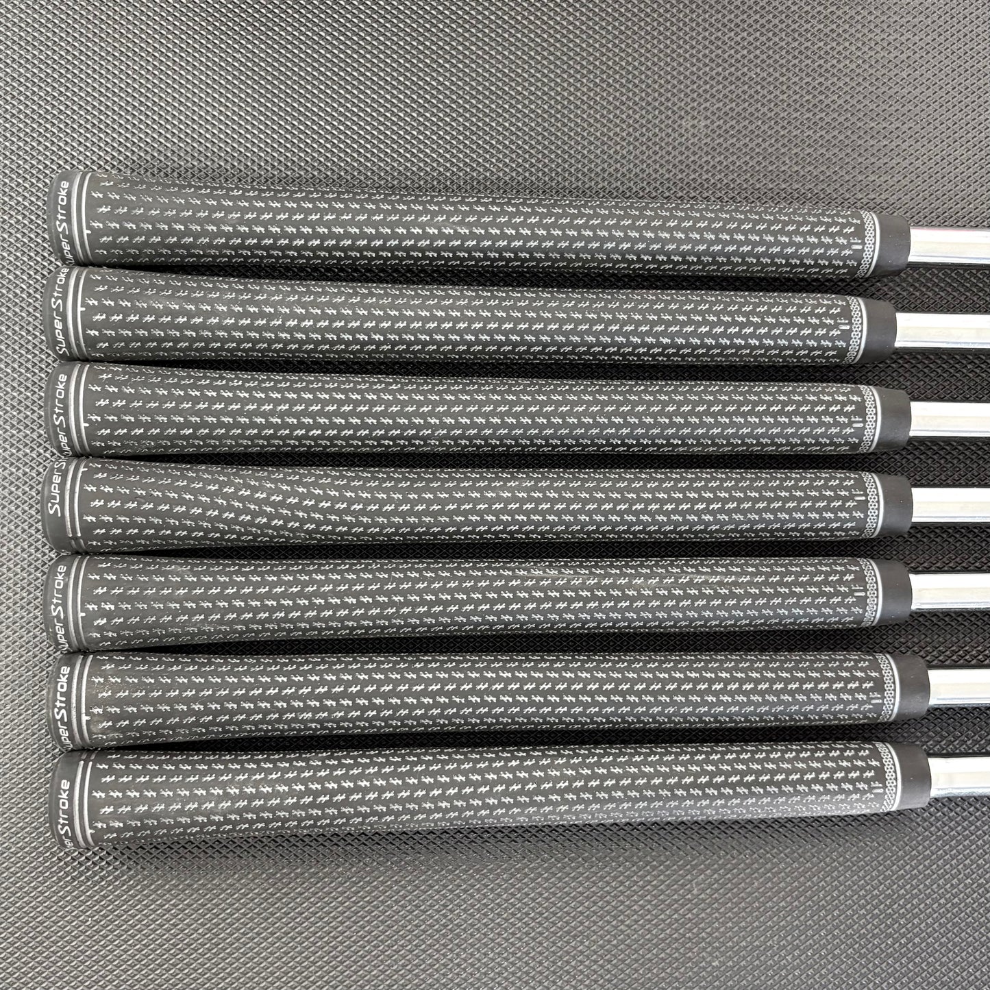 TAYLORMADE QI IRON SET