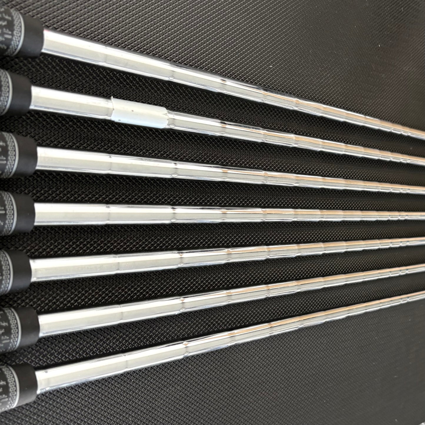 TAYLORMADE QI IRON SET
