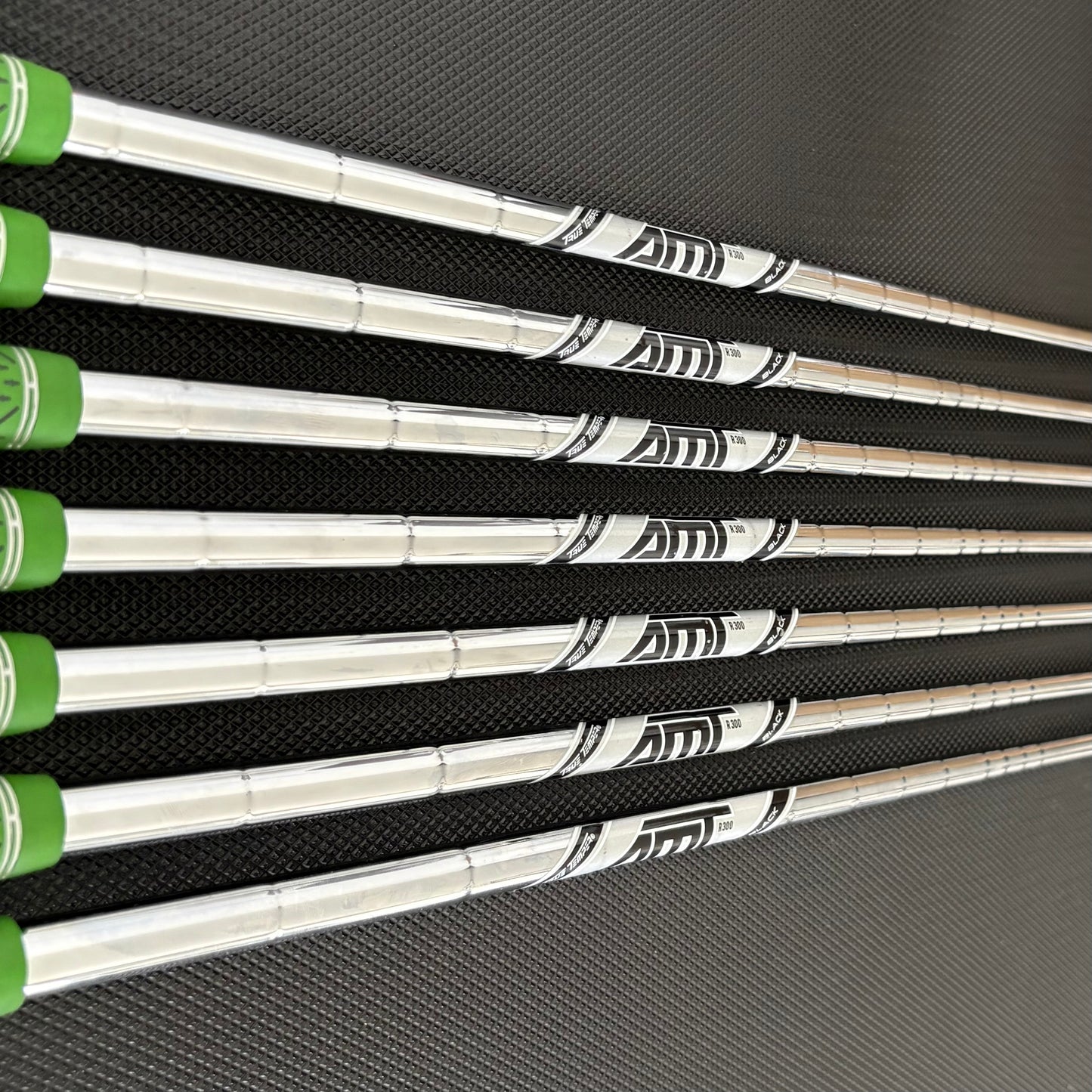 TITLEIST T300 2019 IRON SET