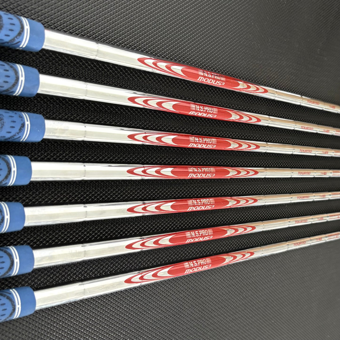 TITLEIST T150 BLACK 2023 IRON SET