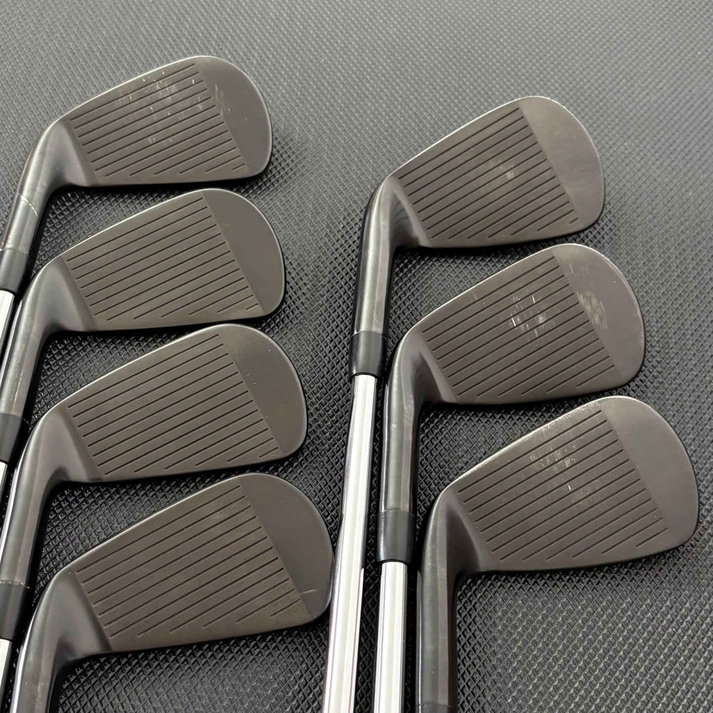TITLEIST T150 BLACK 2023 IRON SET