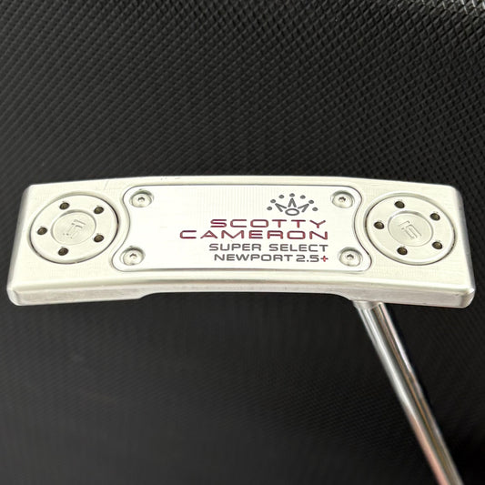 SCOTTY CAMERON SUPER SELECT NEWPORT 2.5 PLUS PUTTER (34”) + HEADCOVER