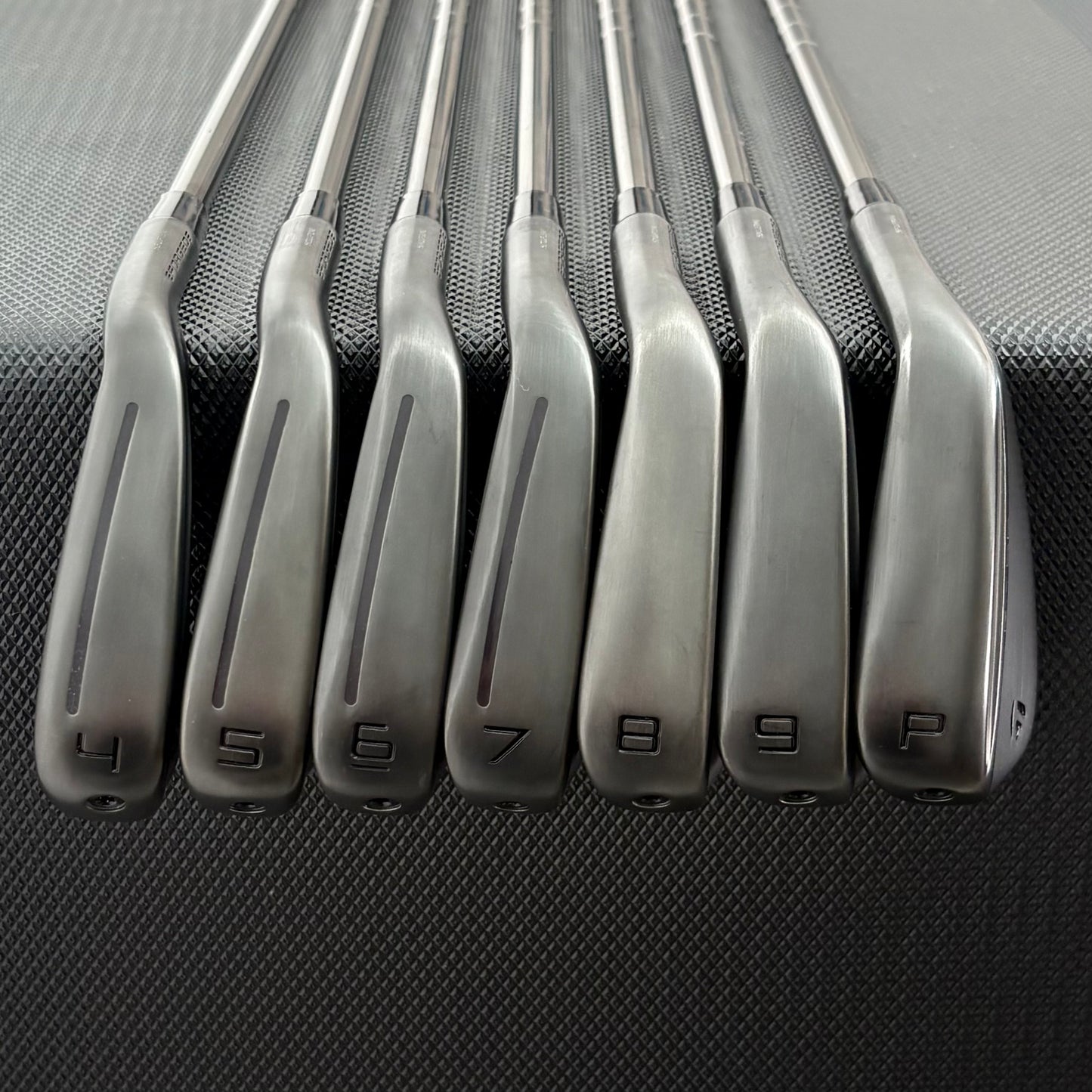 TAYLORMADE P790 BATTLE WORN IRON SET