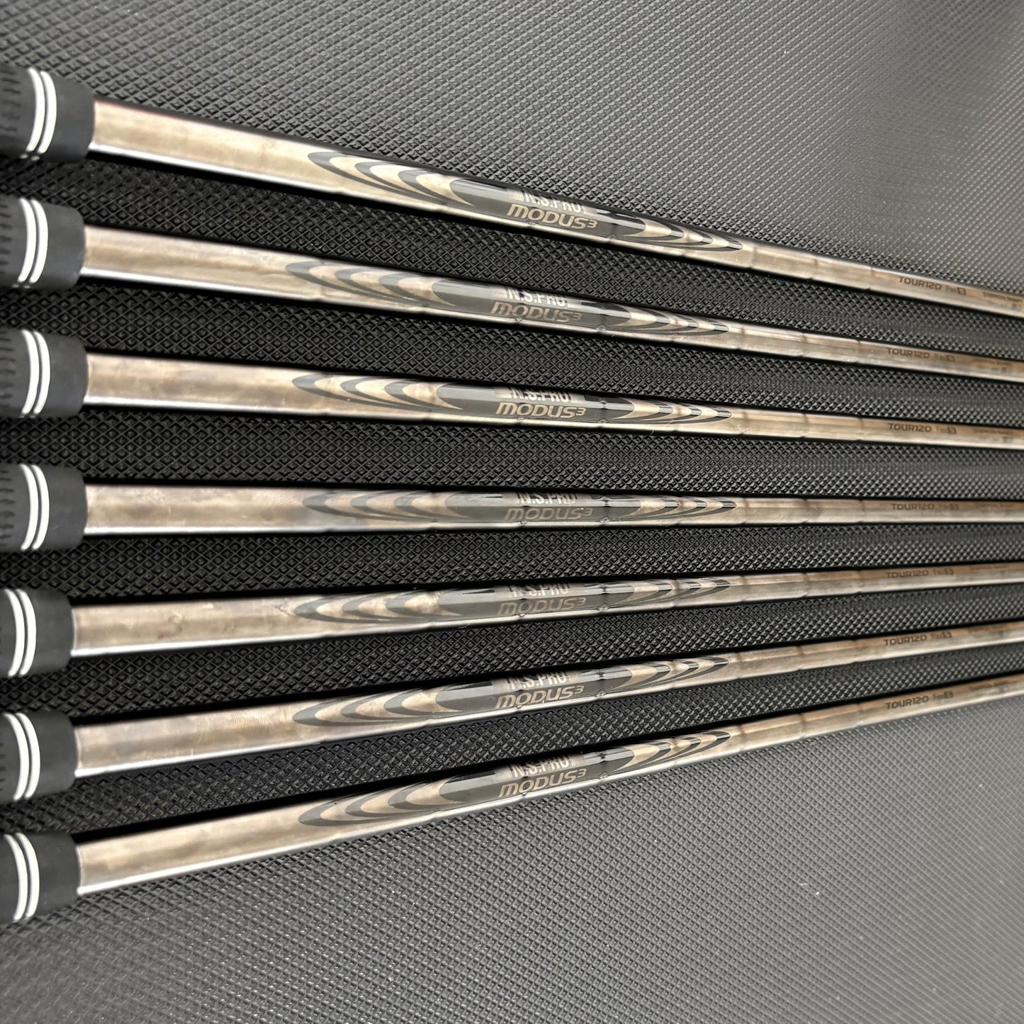 TAYLORMADE P770 BATTLE WORN IRON SET