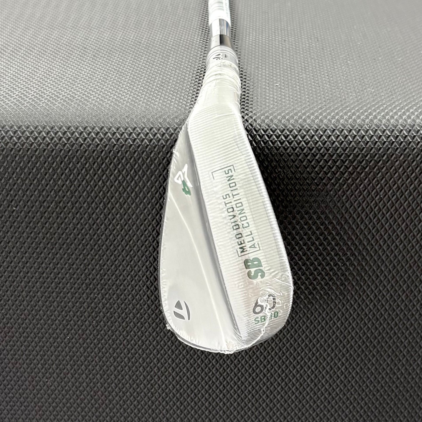 NEW LH TAYLORMADE MILLED GRIND 4 CHROME WEDGE (60 DEGREE)
