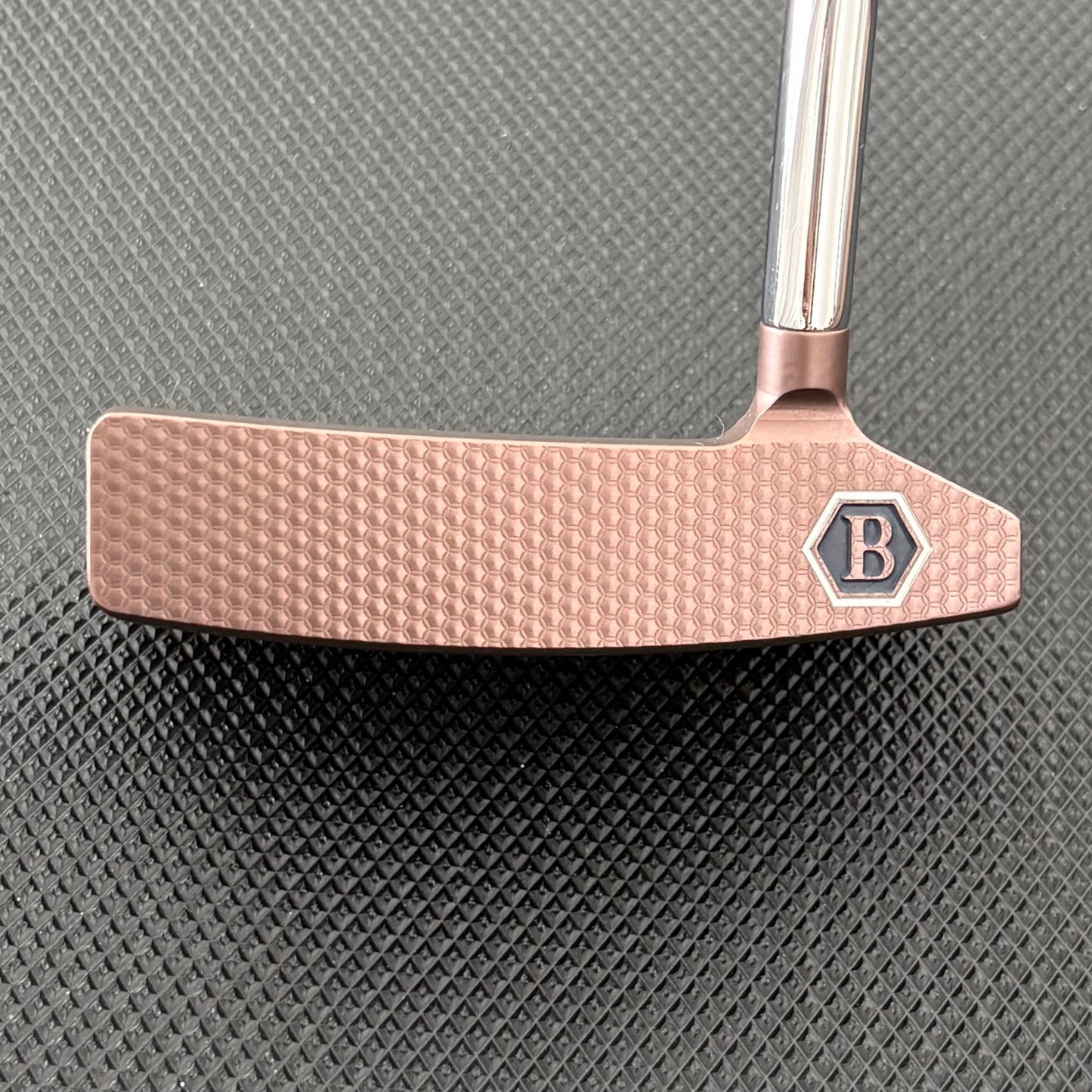 BETTINARDI 2025 QUEEN B 6 PUTTER (36”) + HEADCOVER