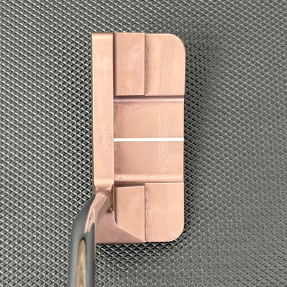 BETTINARDI 2025 QUEEN B 6 PUTTER (36”) + HEADCOVER