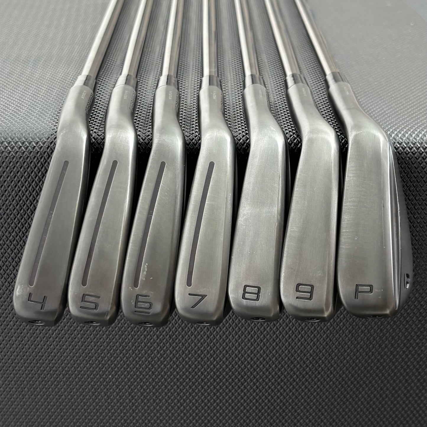TAYLORMADE P770 BATTLE WORN IRON SET