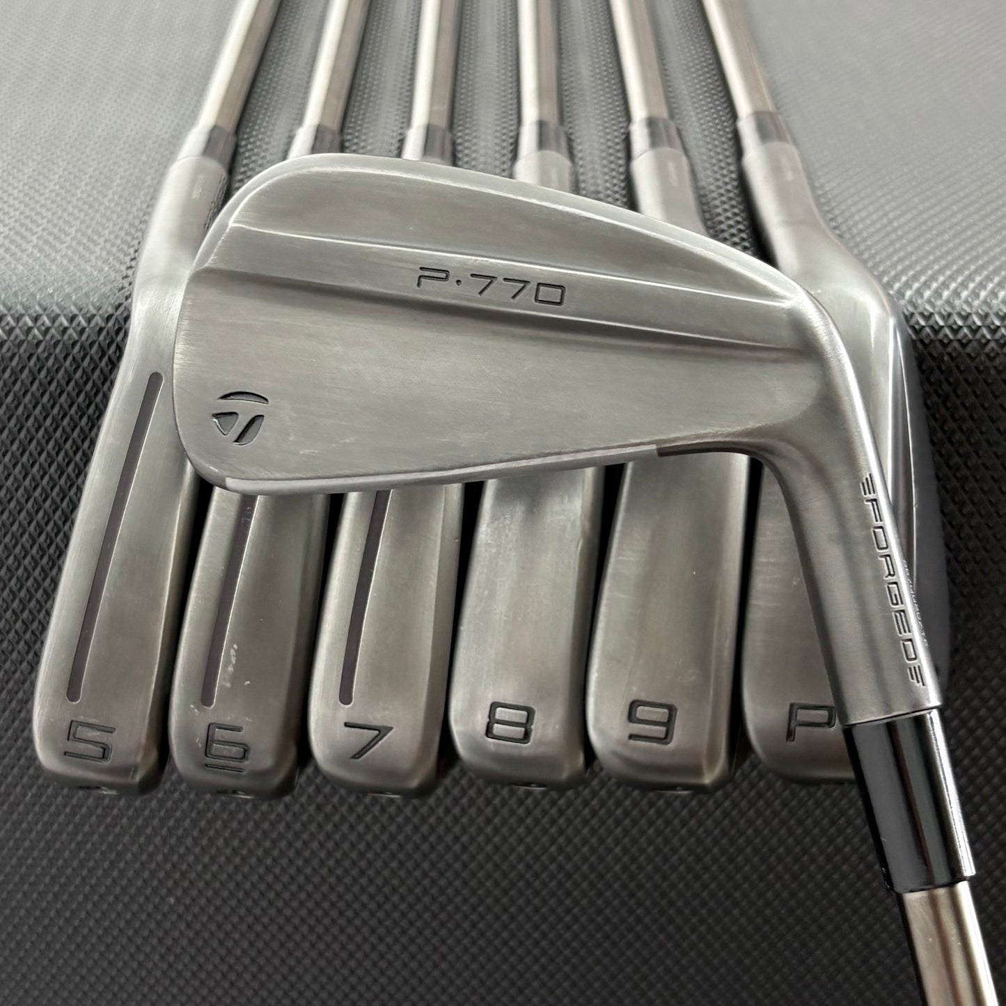 TAYLORMADE P770 BATTLE WORN IRON SET