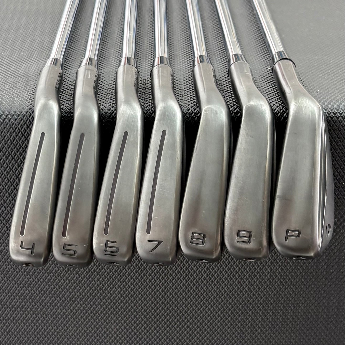 TAYLORMADE P770 BATTLE WORN IRON SET