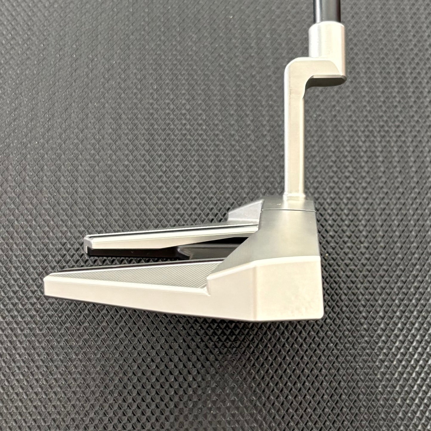 SCOTTY CAMERON 2026 PHANTOM 7.2 PUTTER (35”) + HEADCOVER
