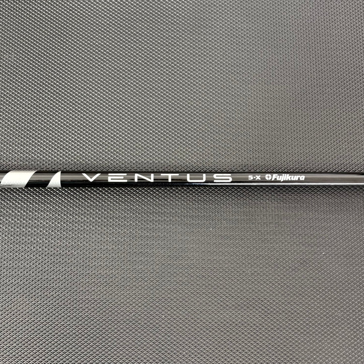 FUJIKURA VENTUS BLACK VELOCORE 5 X-STIFF DRIVER SHAFT + TAYLORMADE TIP (44")