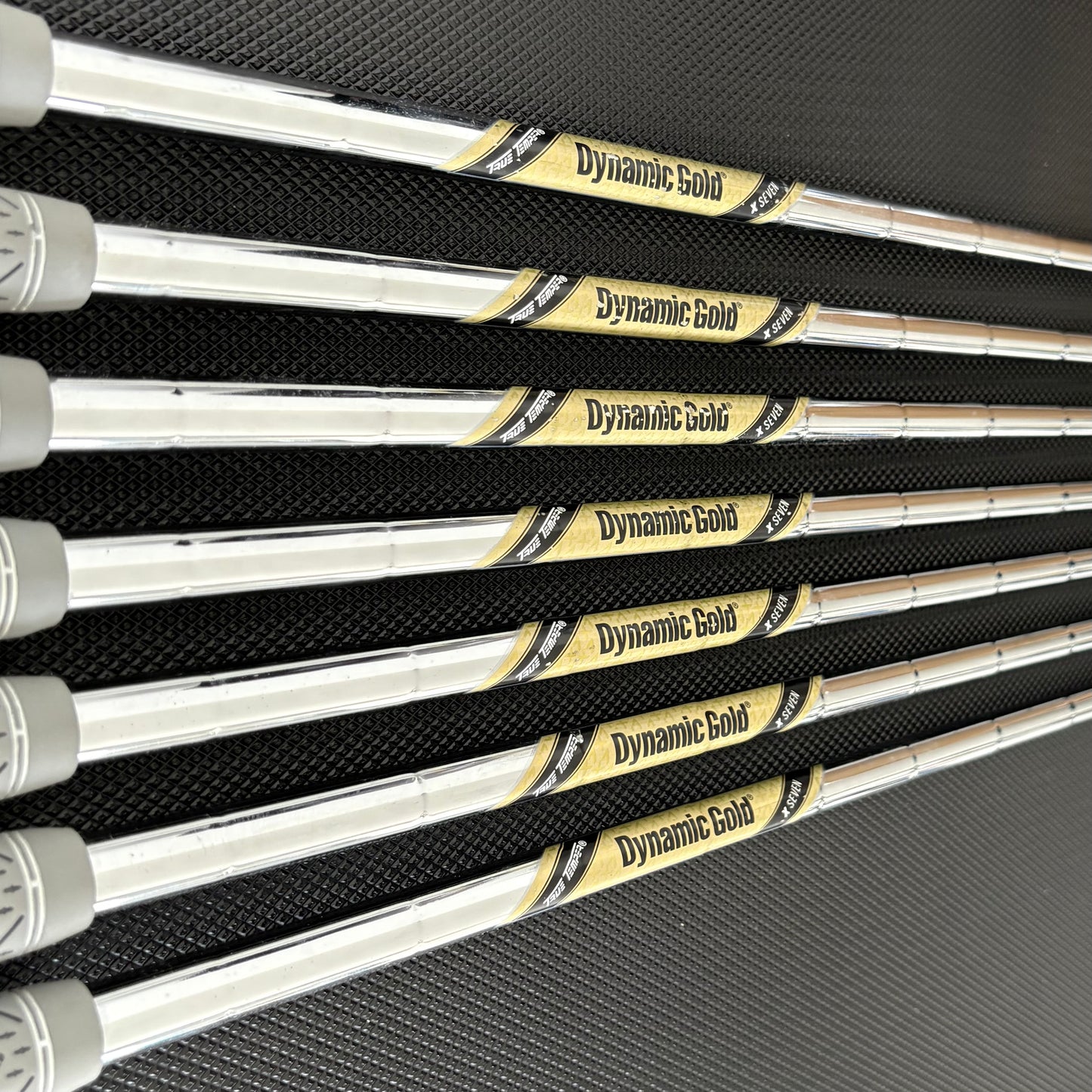 COBRA KING MIM TOUR IRON SET