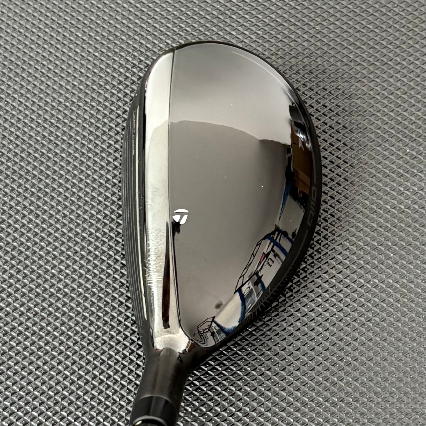 TAYLORMADE QI10 4 HYBRID (22 DEGREE) + HEADCOVER