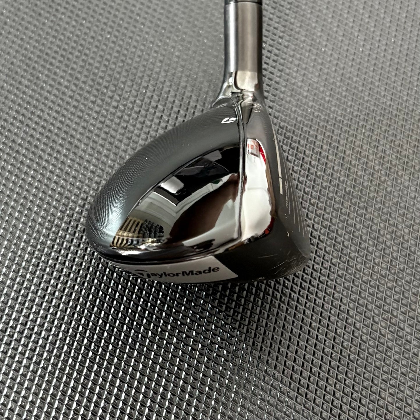 TAYLORMADE QI10 4 HYBRID (22 DEGREE) + HEADCOVER