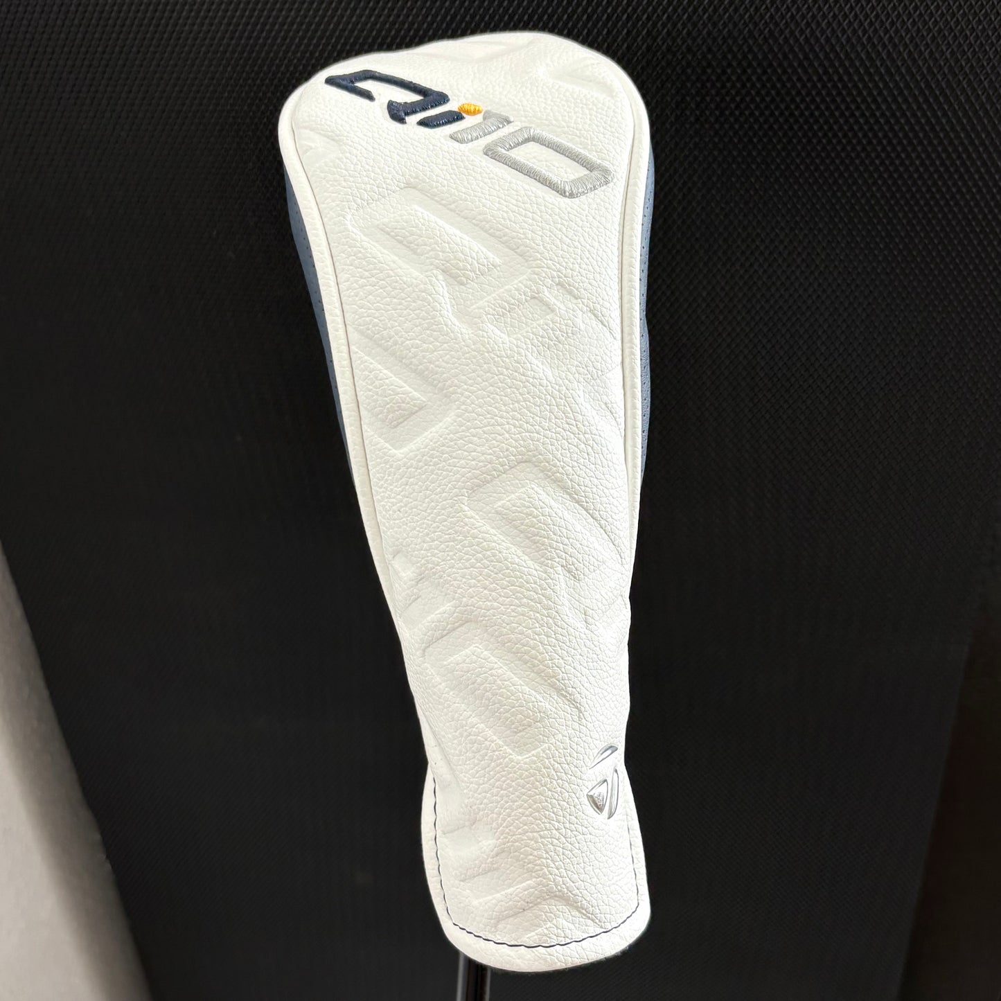 TAYLORMADE QI10 4 HYBRID (22 DEGREE) + HEADCOVER