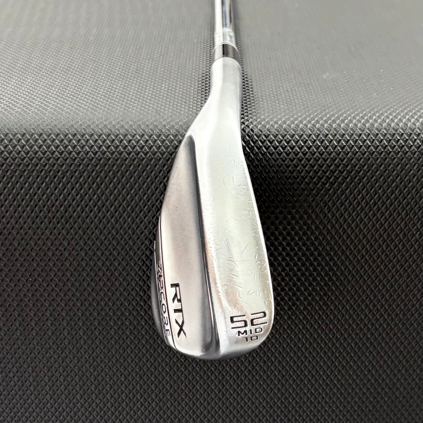 LH CLEVELAND RTX ZIPCORE TOUR SATIN WEDGE (52 DEGREE)