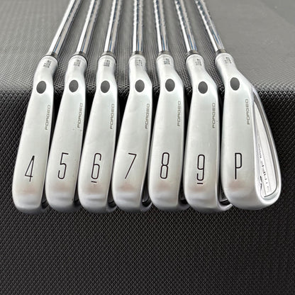 WILSON STAFF MODEL CB 2026 IRON SET