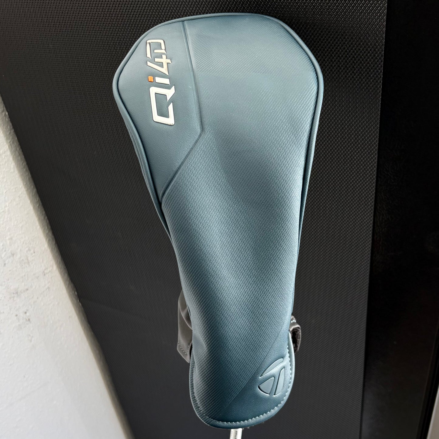NEW TAYLORMADE QI4D MAX DRIVER (10.5 DEGREE) + HEADCOVER