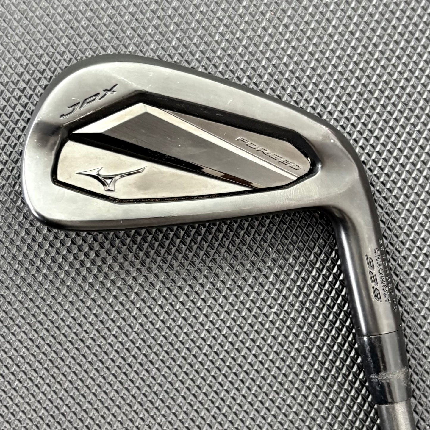 MIZUNO JPX 925 FORGED BLACK 4 IRON