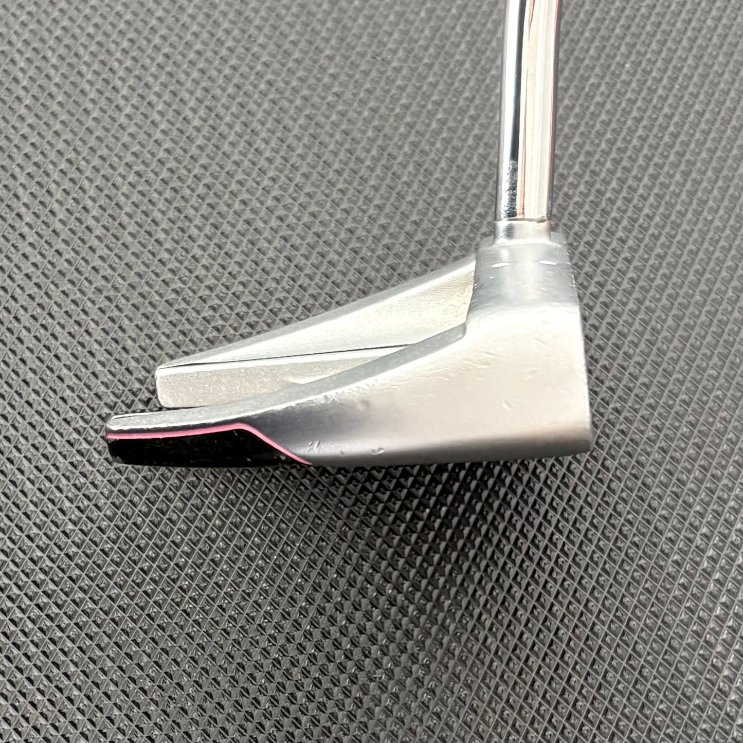 ODYSSEY WHITE HOT RX V-LINE FANG PUTTER (35")