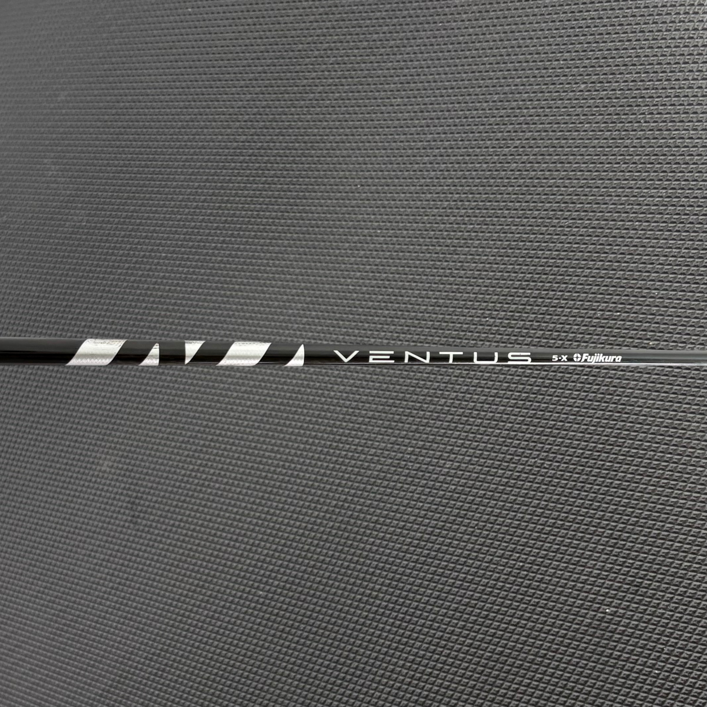 FUJIKURA VENTUS BLACK VELOCORE 5 X-STIFF DRIVER SHAFT + TAYLORMADE TIP (44")